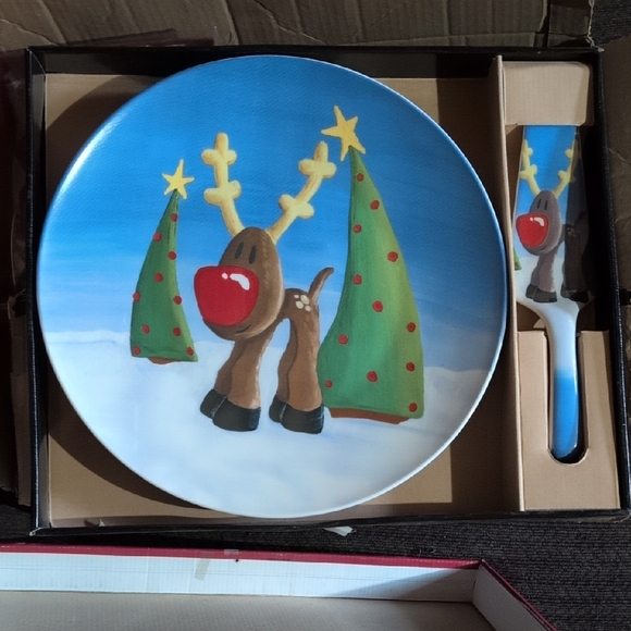 Maxwell & Williams Rudolf Cake Set - Picture 3 of 6